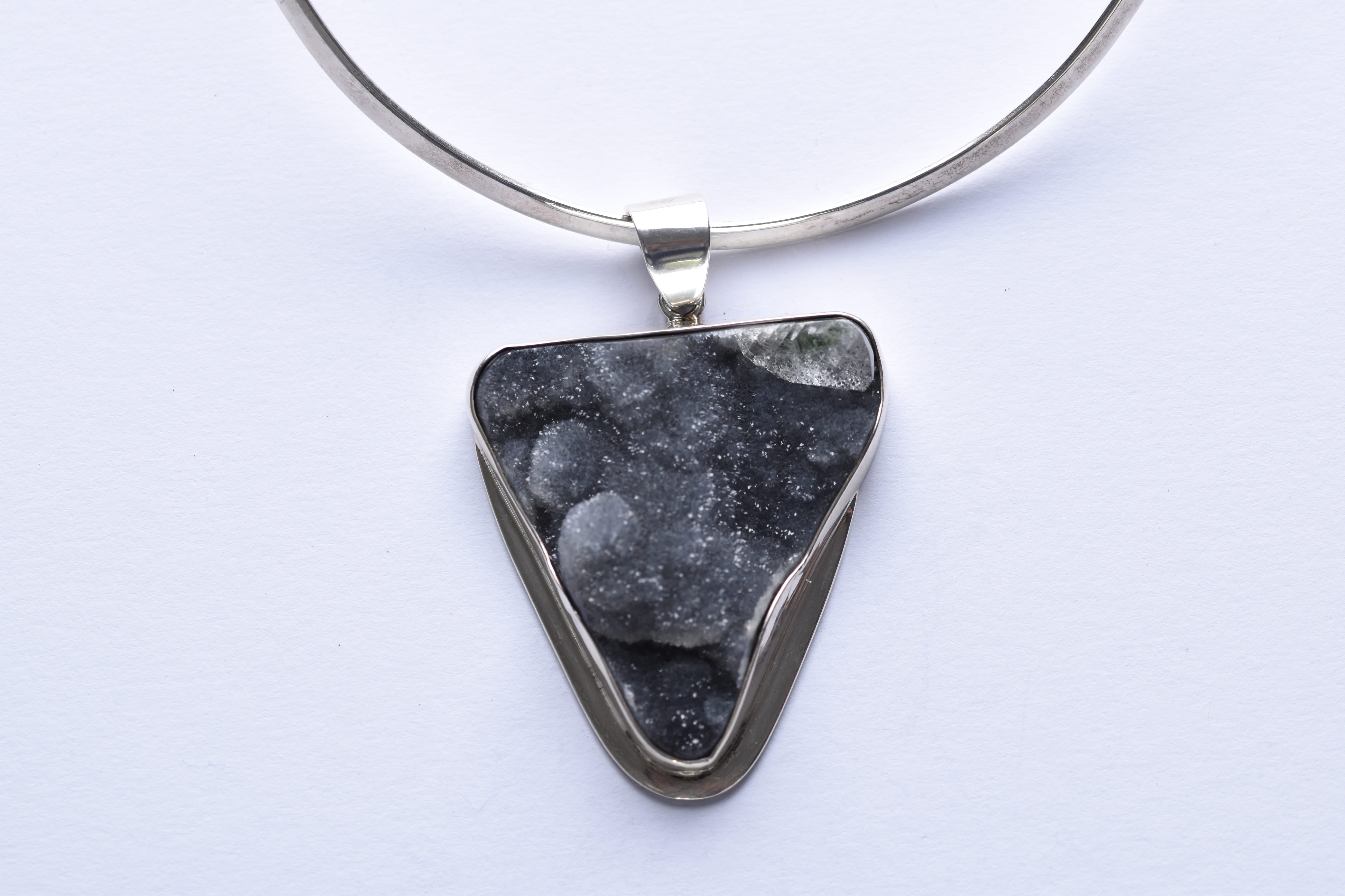 Kalcedon rózsa medál ezüst foglalatban