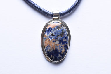 Szodalit medál ezüst foglalatban