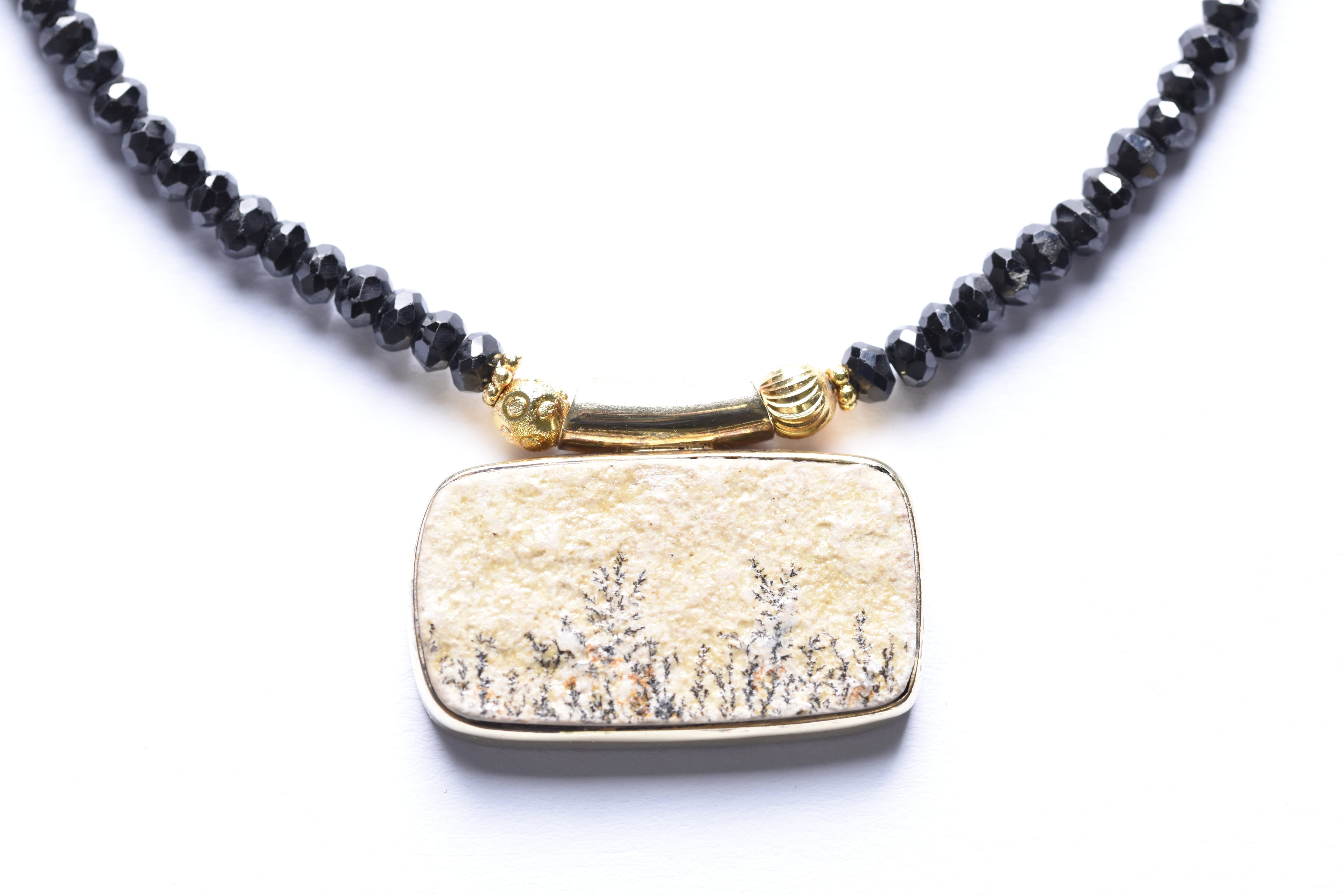 Dendrites achát medál, fekete turmalinra fűzve