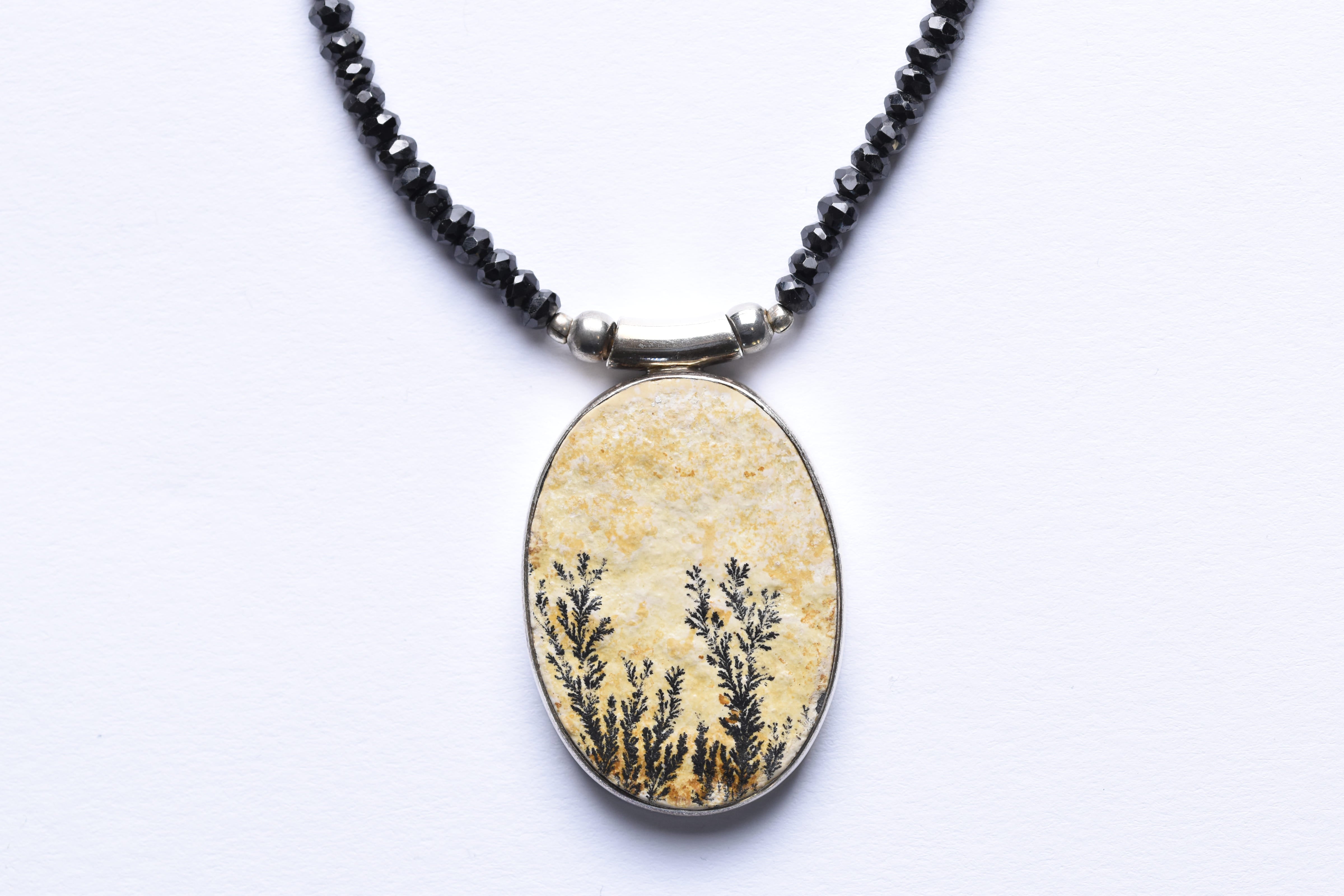 Dendrites achát medál ezüst foglalatban, fekete turmalinra fűzve