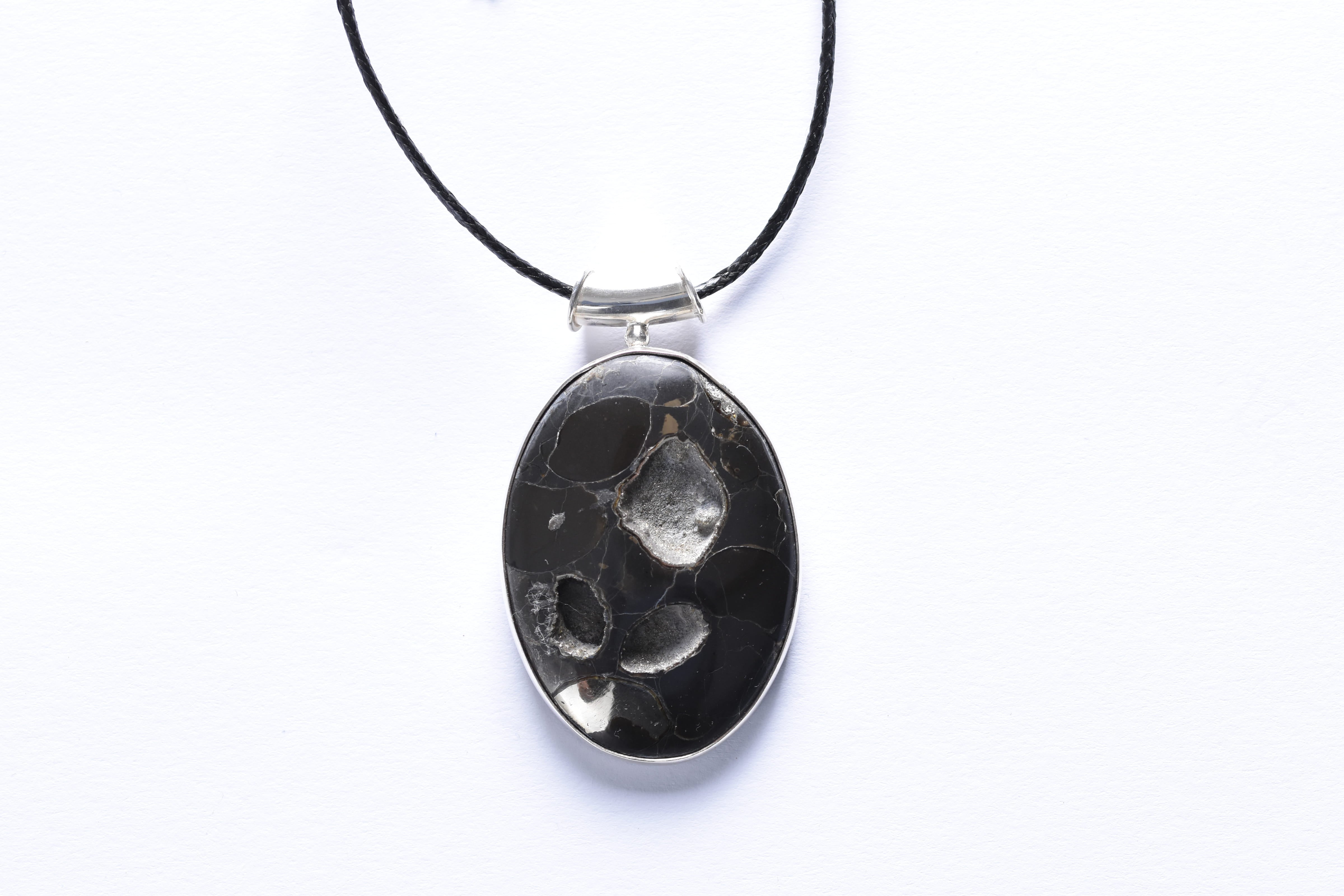 Pirit medál ezüst foglalatban