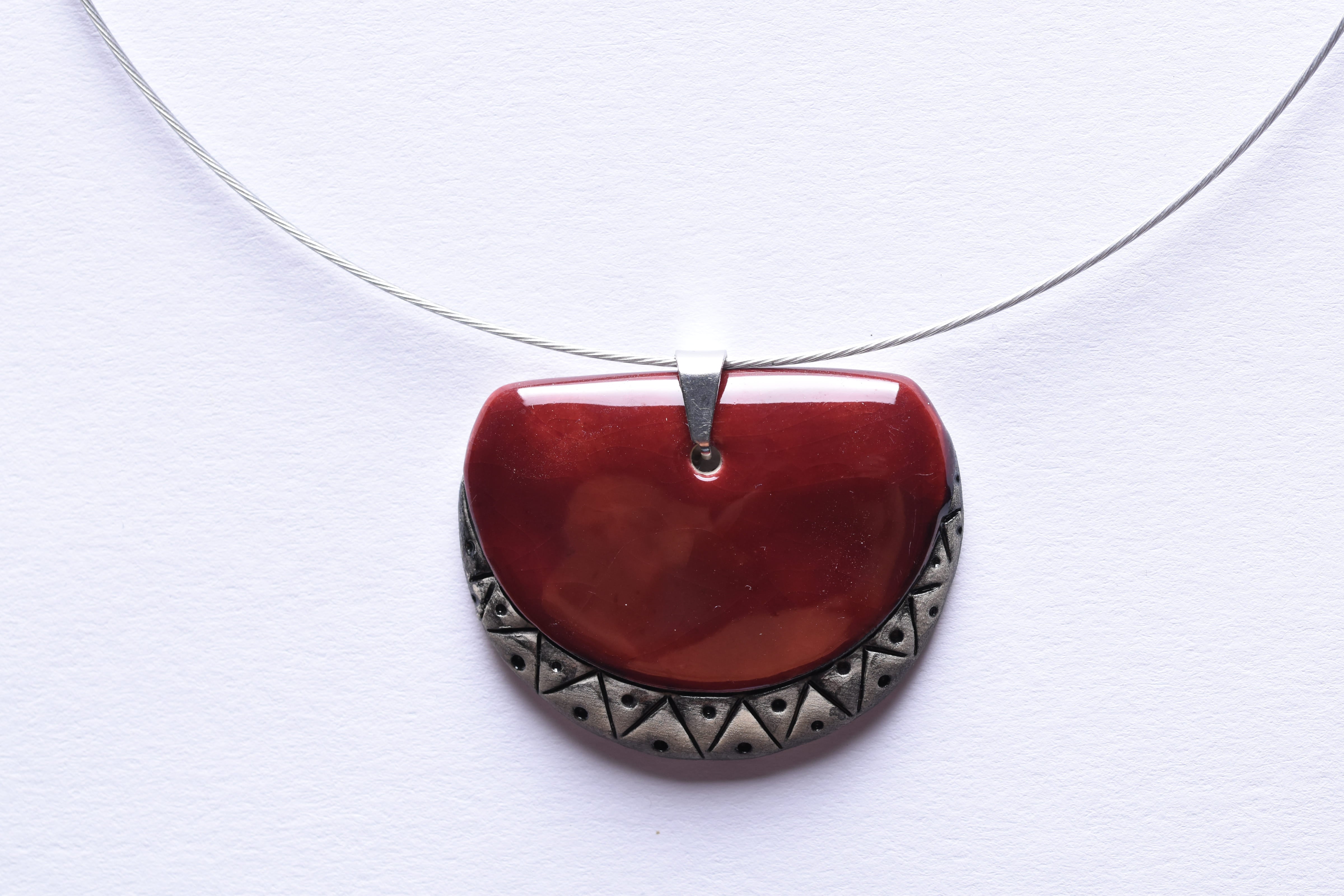 Kerámia medál merev sodrony nyakláncon