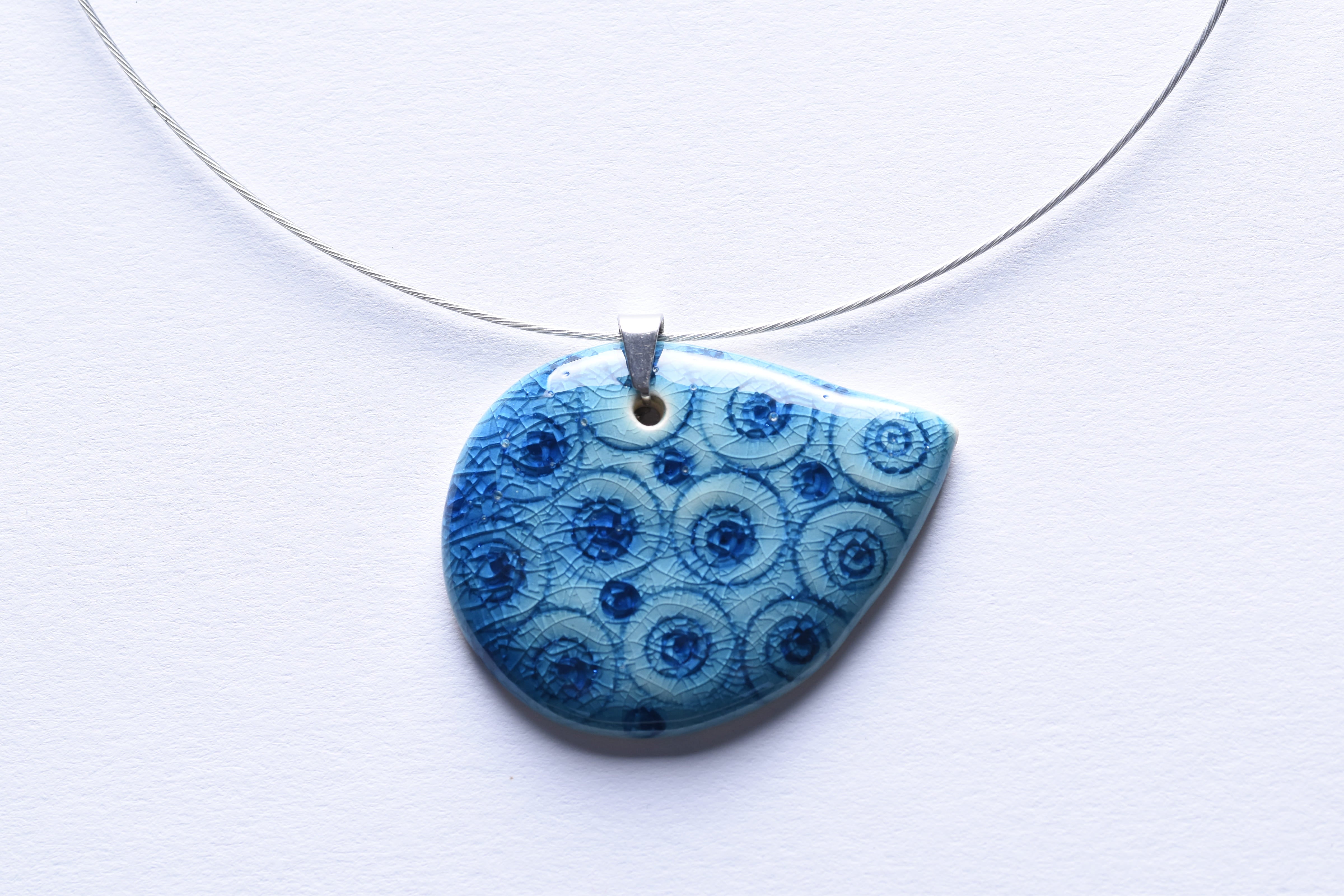 Kerámia medál merev sodrony nyakláncon