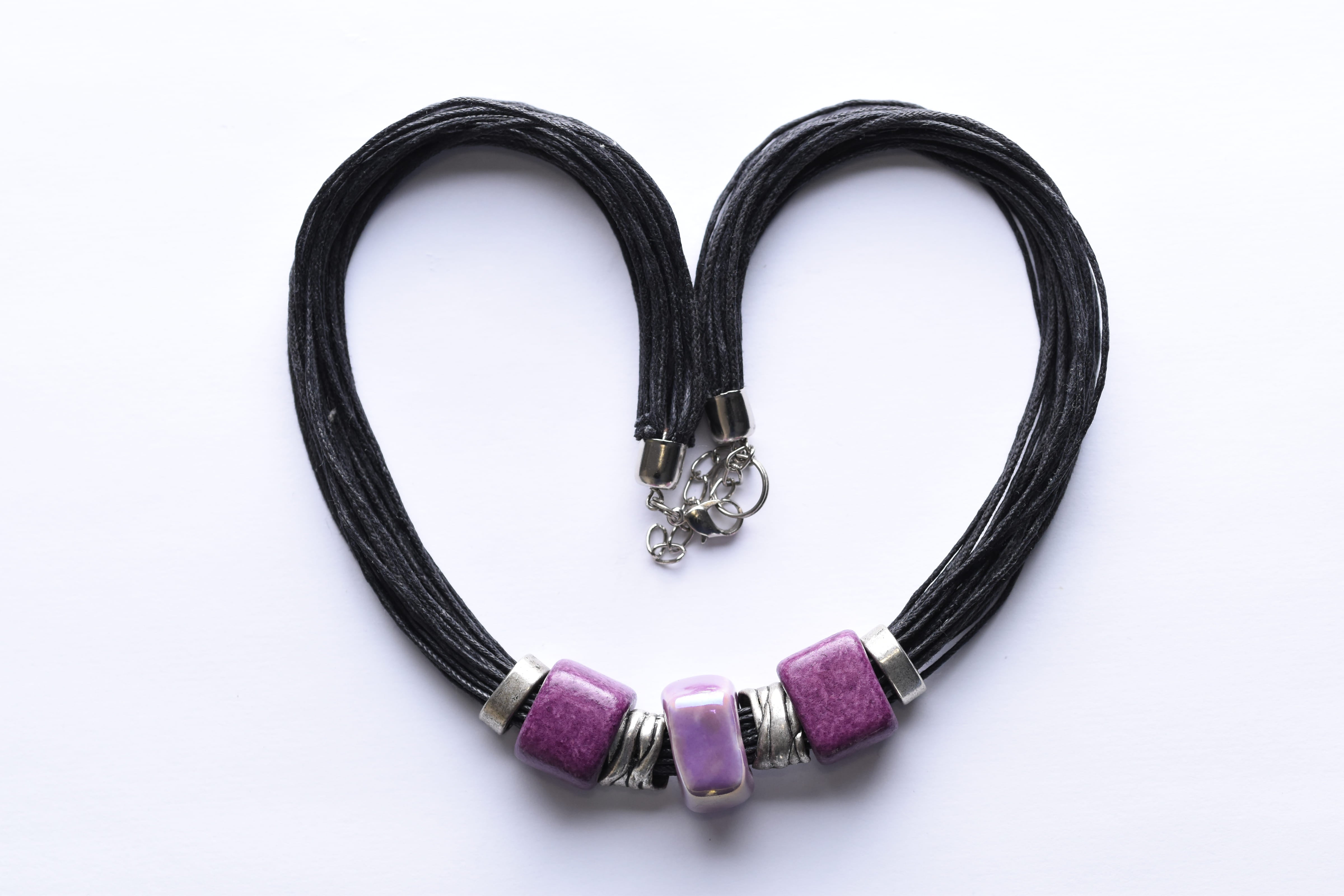 Kerámia gyönggyel dekorált nyakék