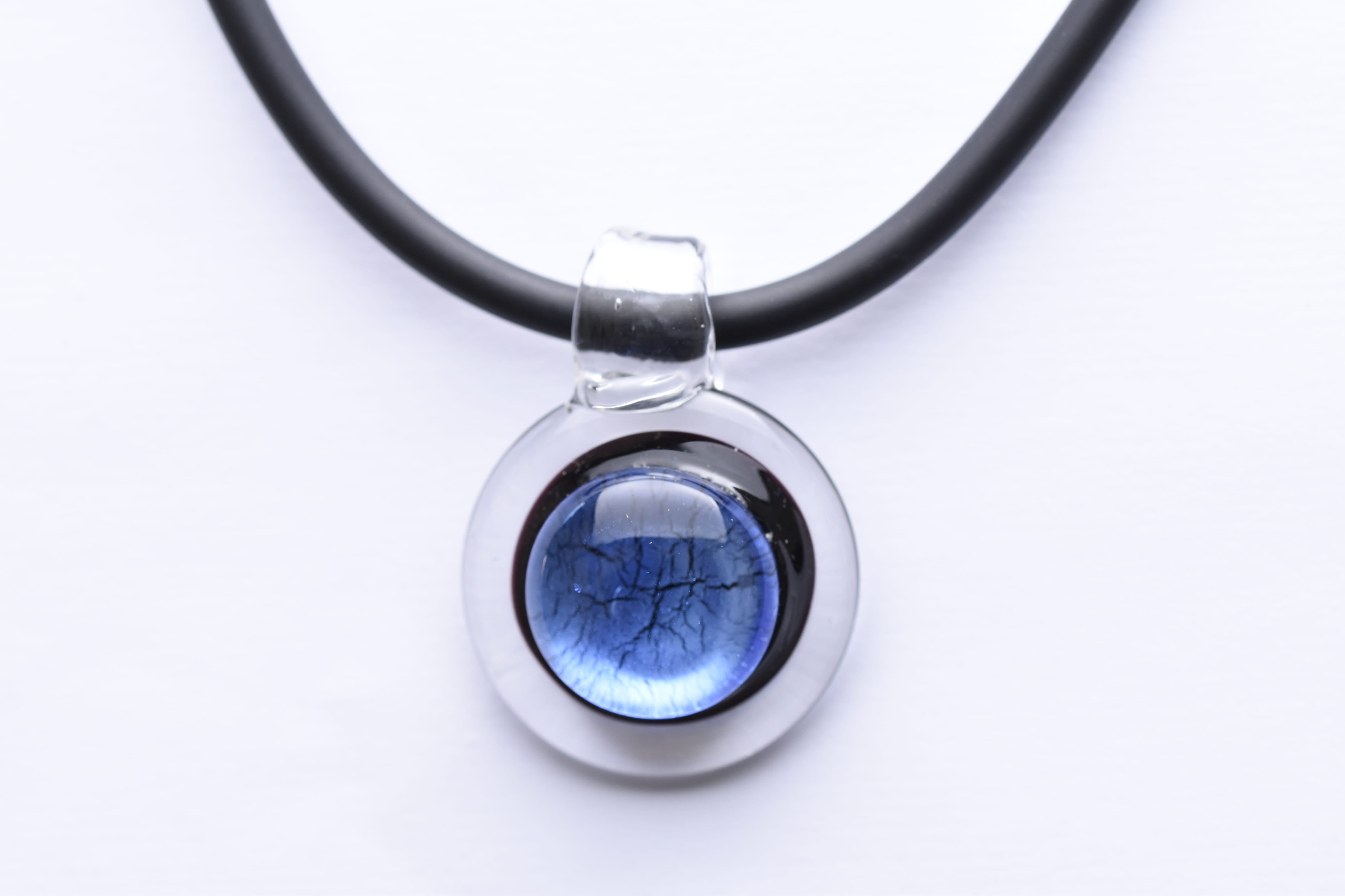 Kézzel készített muranoi üveg medál, kaucsukon