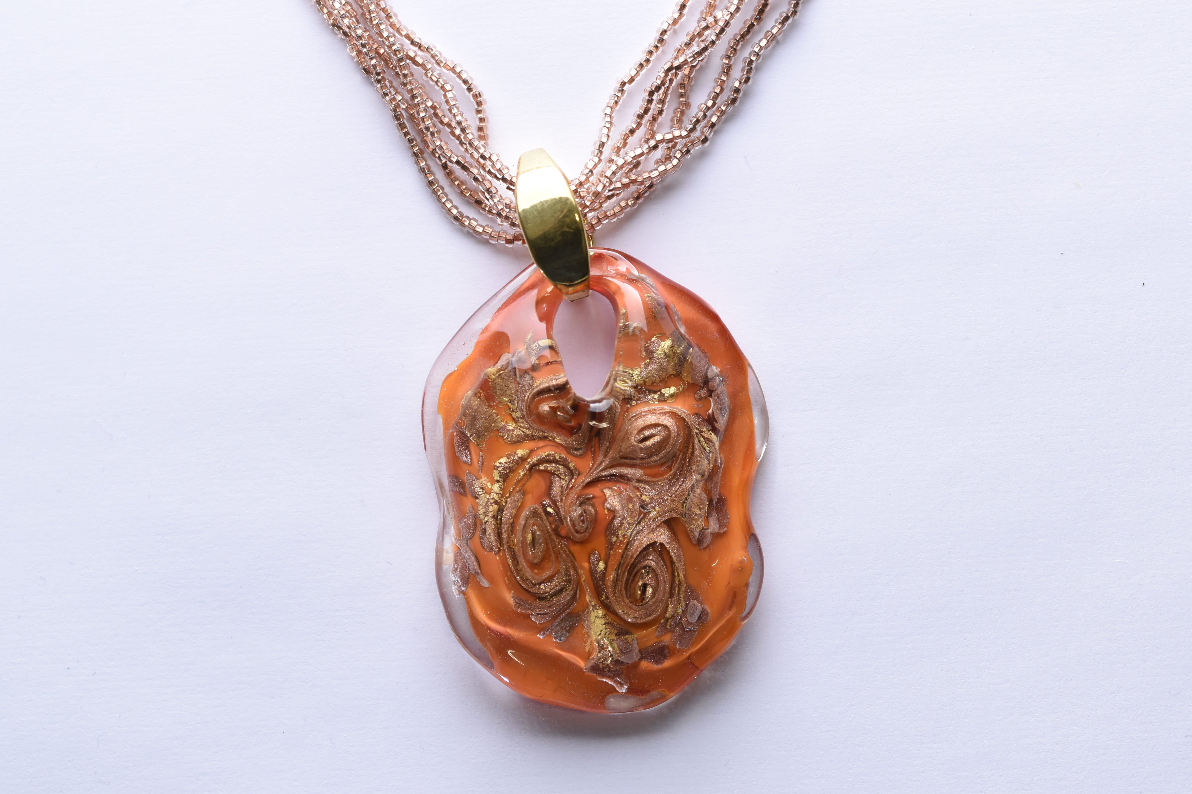 Kézzel készített muranoi üveg medál, 6 soros muranoi üveg gyöngysoron