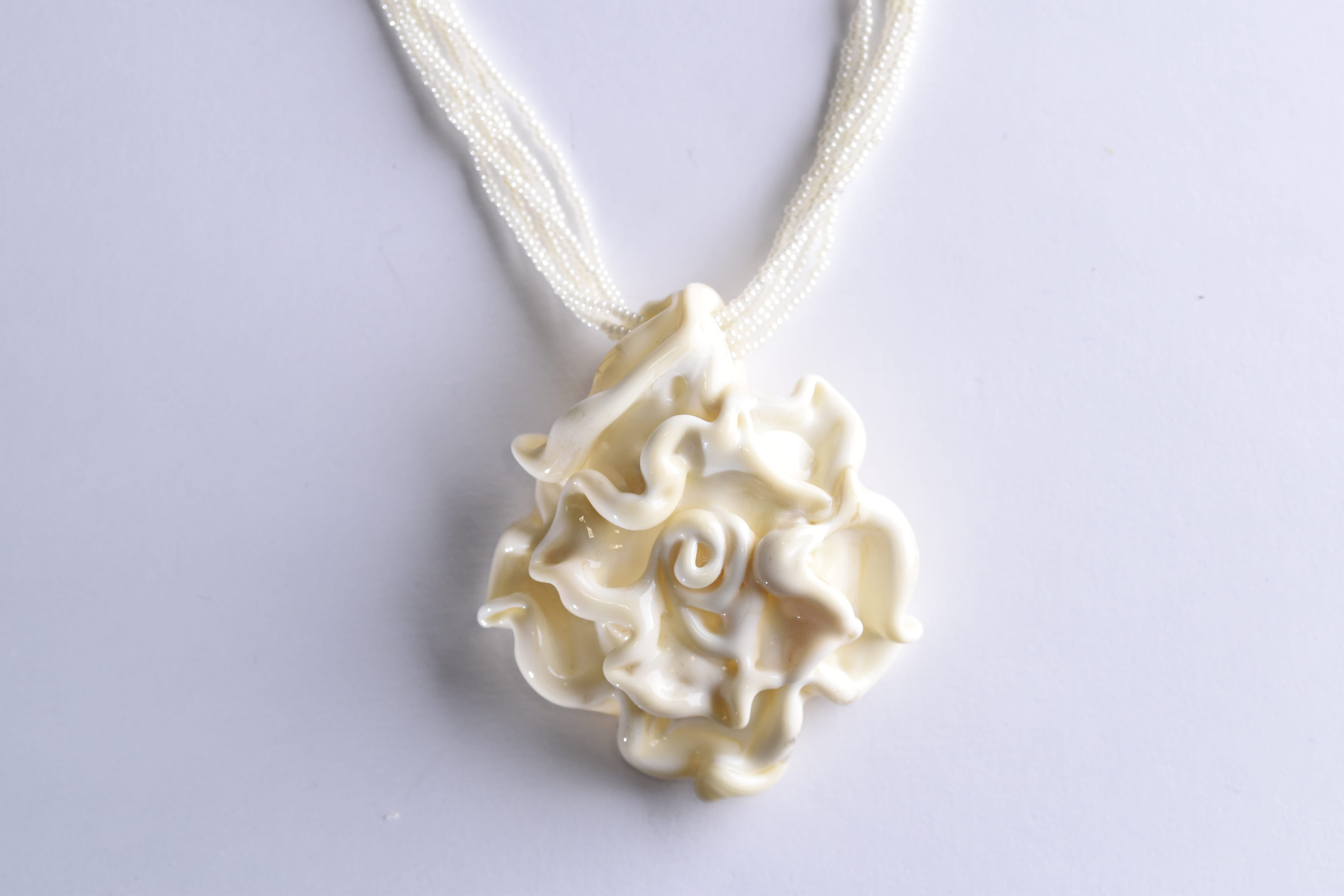 Kézzel készített muranoi üveg medál, 6 soros muranoi üveg gyöngysoron