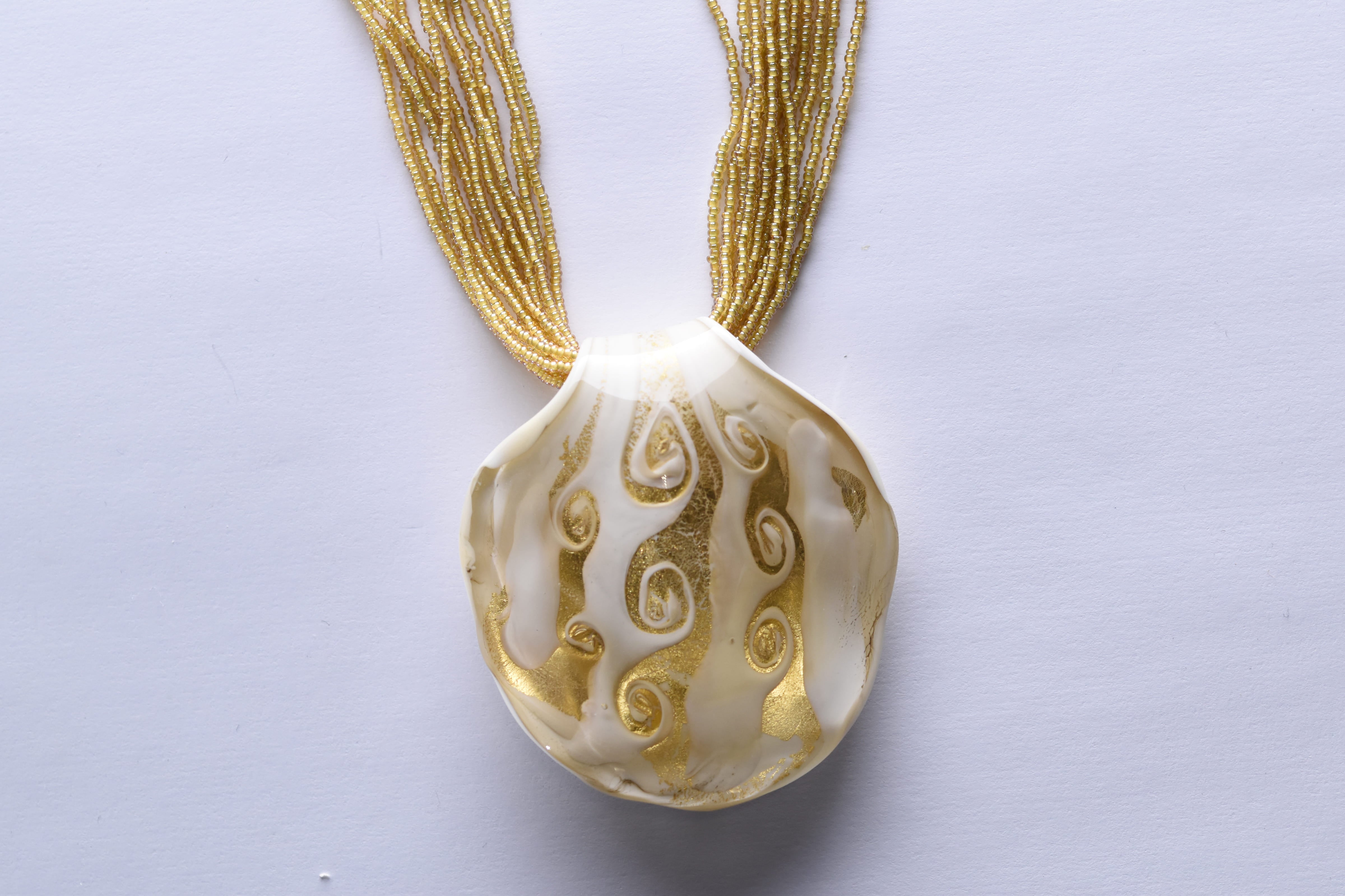 Kézzel készített muranoi üveg medál, 12 soros muranoi üveg gyöngysoron