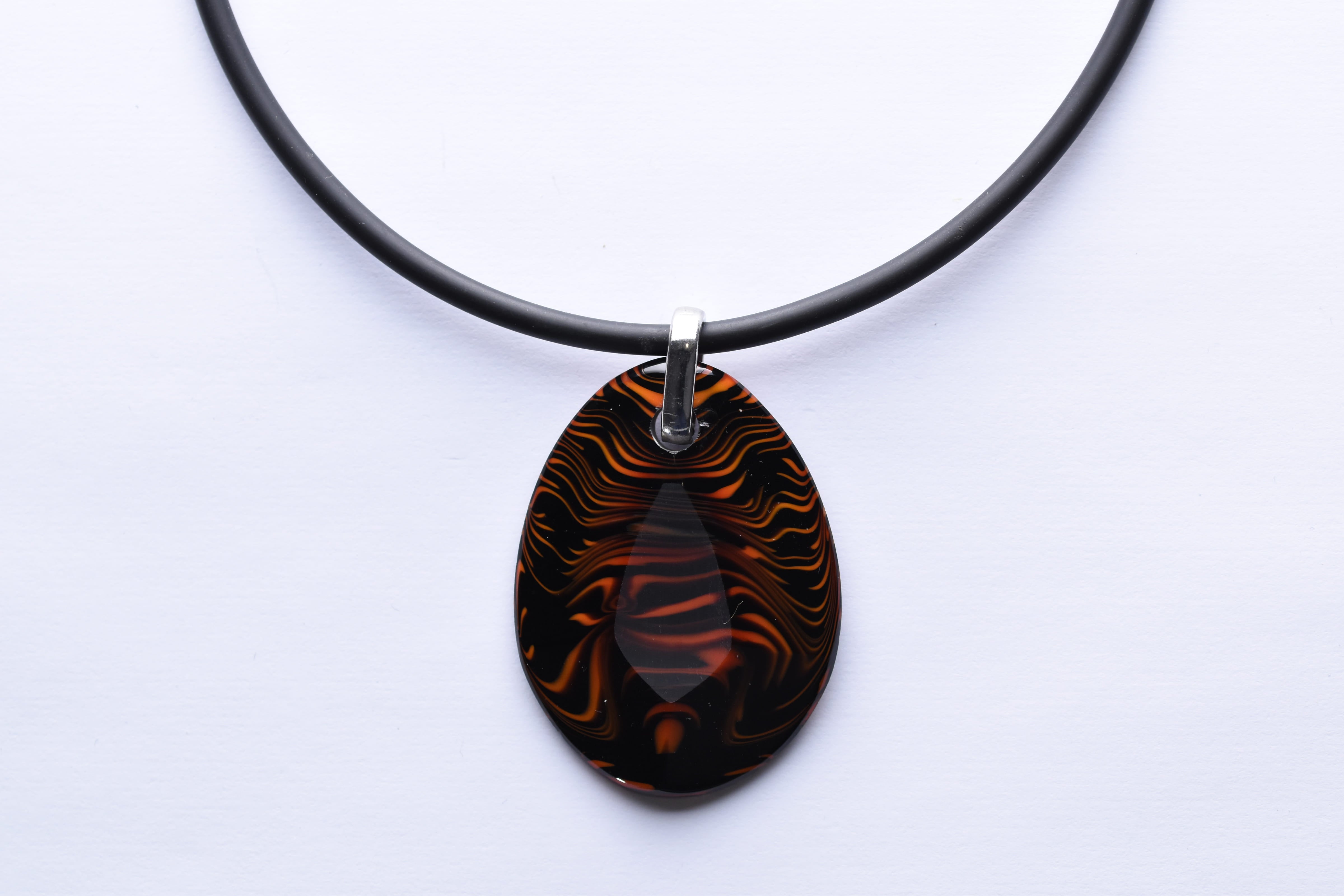 Kézzel készített muranoi üveg medál, kaucsukon