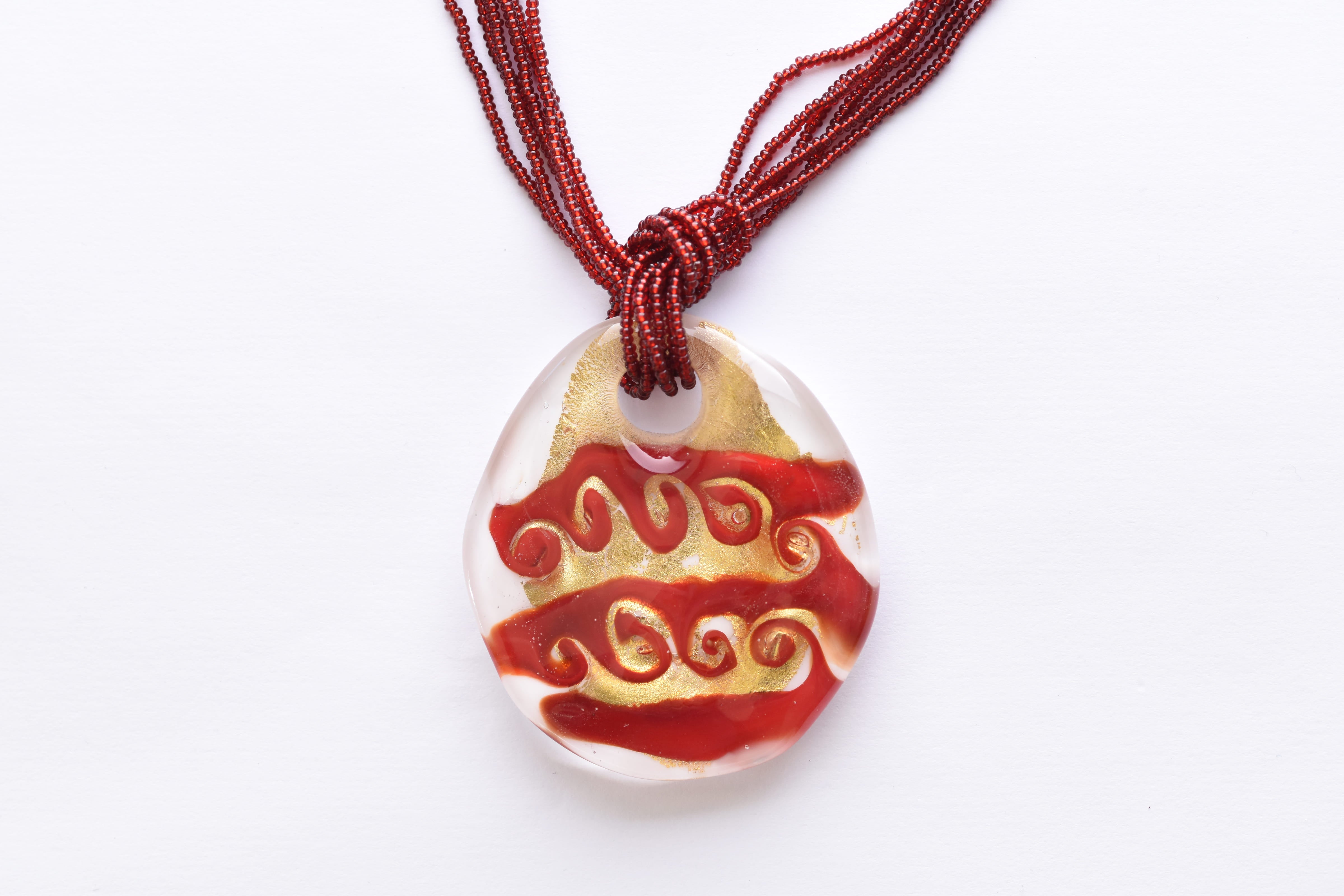 Kézzel készített muranoi üveg medál, 6 soros muranoi üveg gyöngysoron