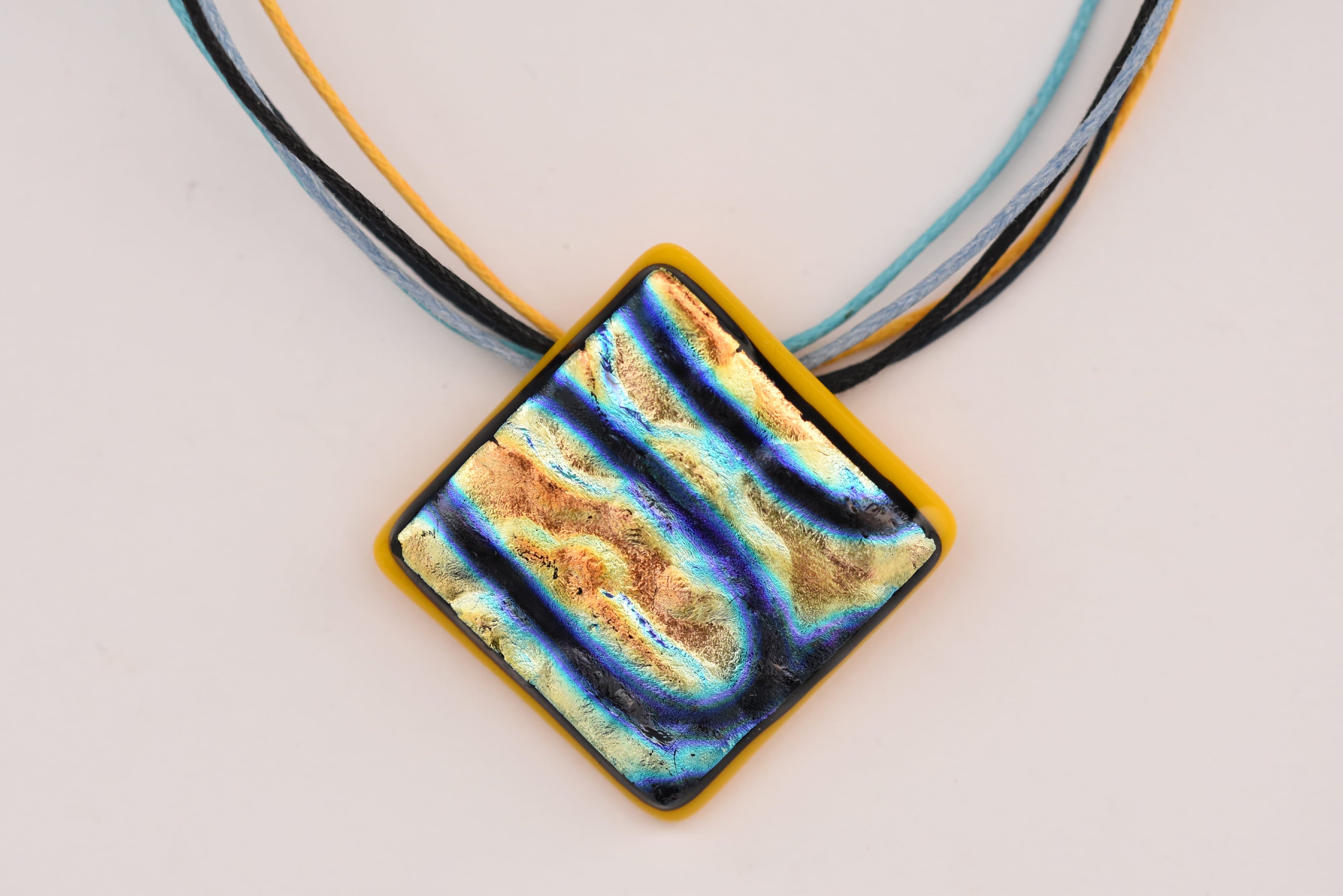 Kézzel készült üveg medál