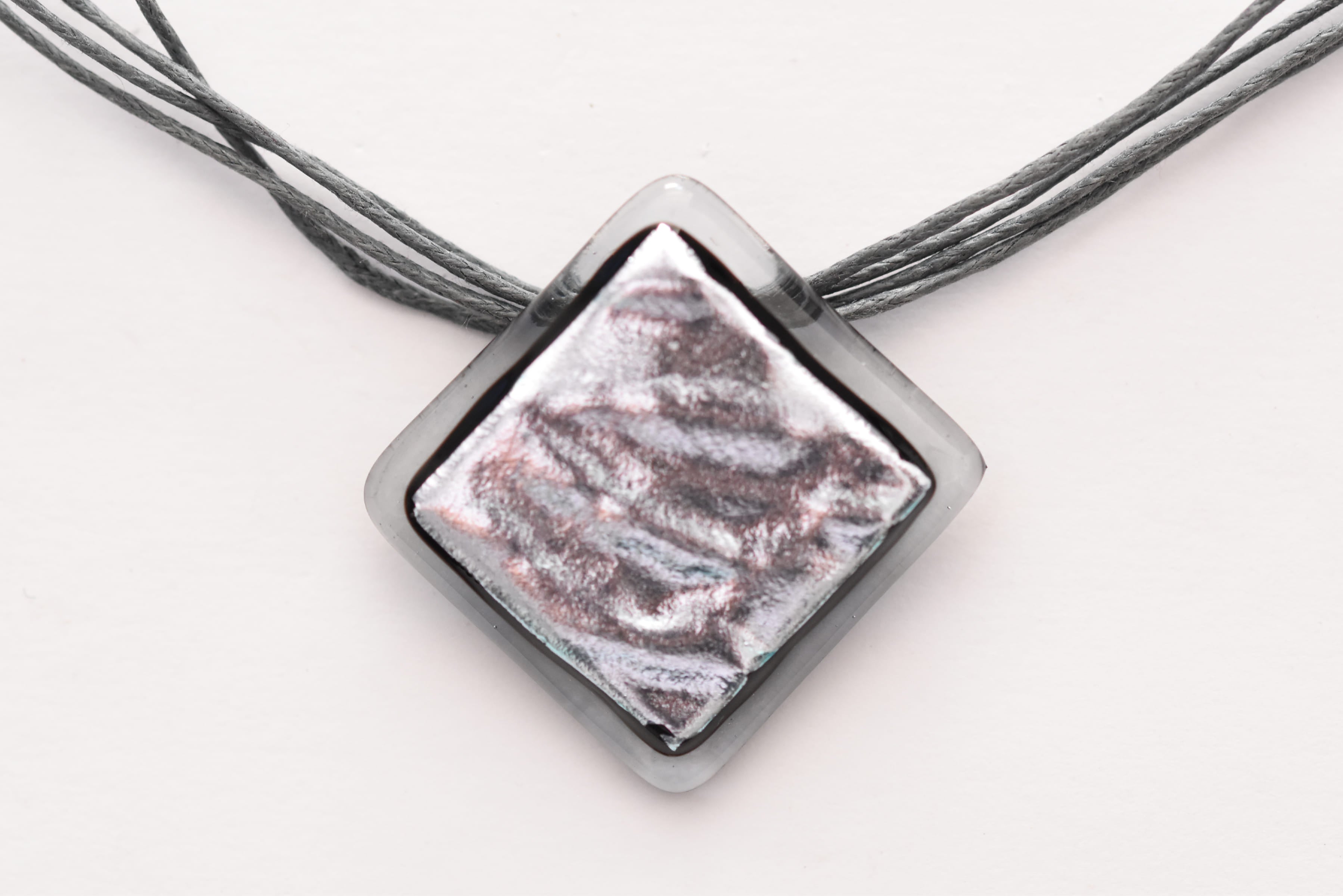 Kézzel készült üveg medál