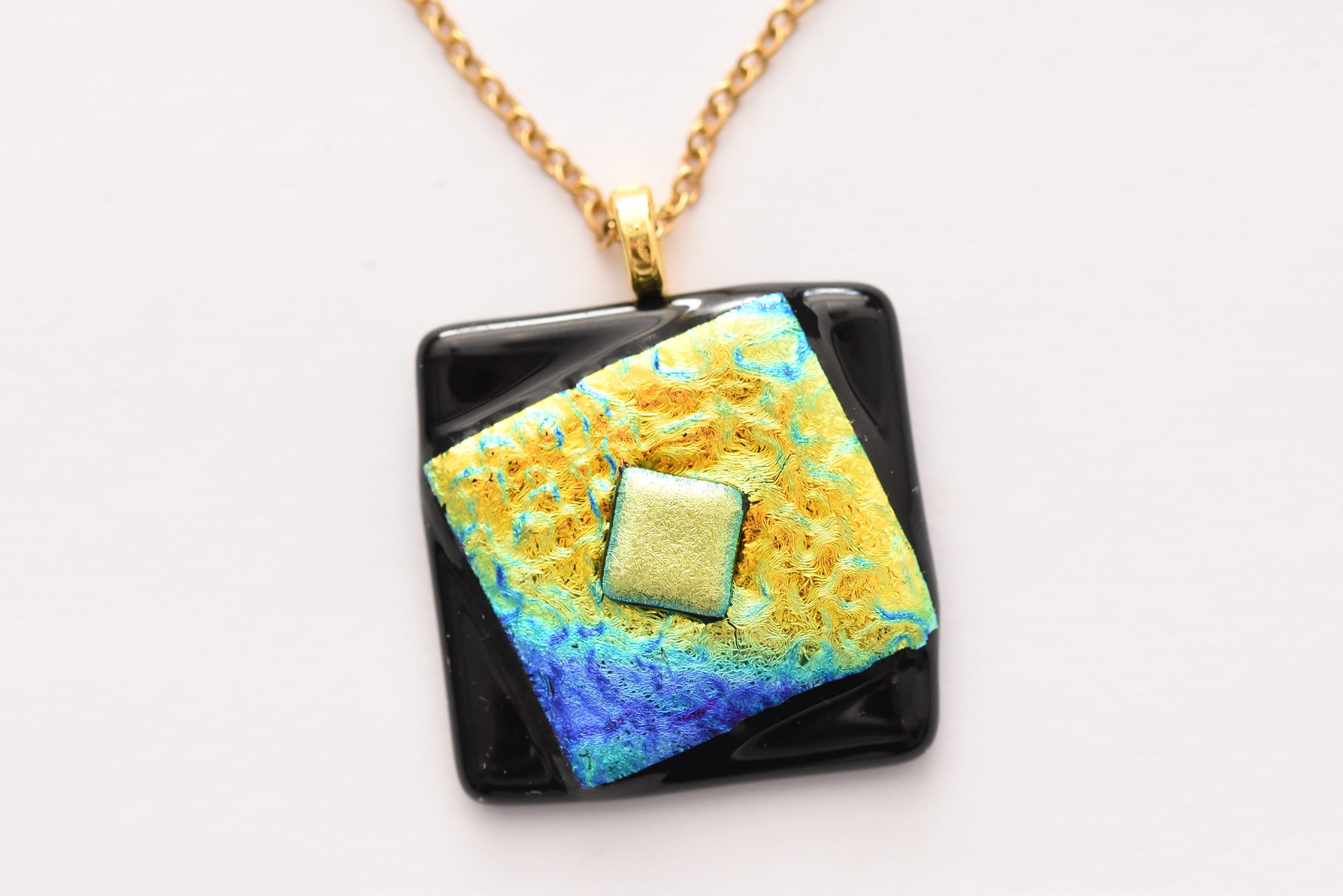 Kézzel készült üveg medál